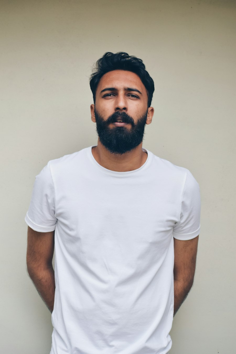Man wearing cream POLOCOTON heavyweight polo
